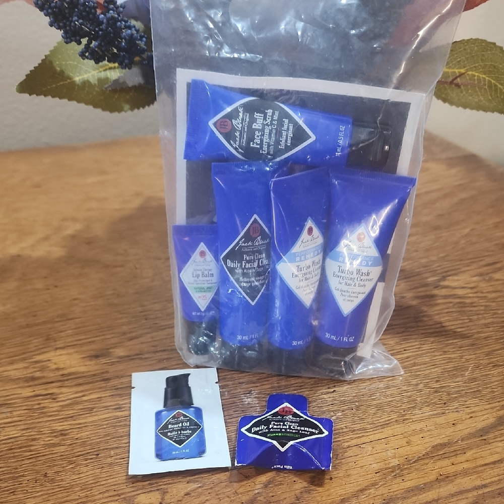 NIB Jack Black Mens Skin And Facial Care Set